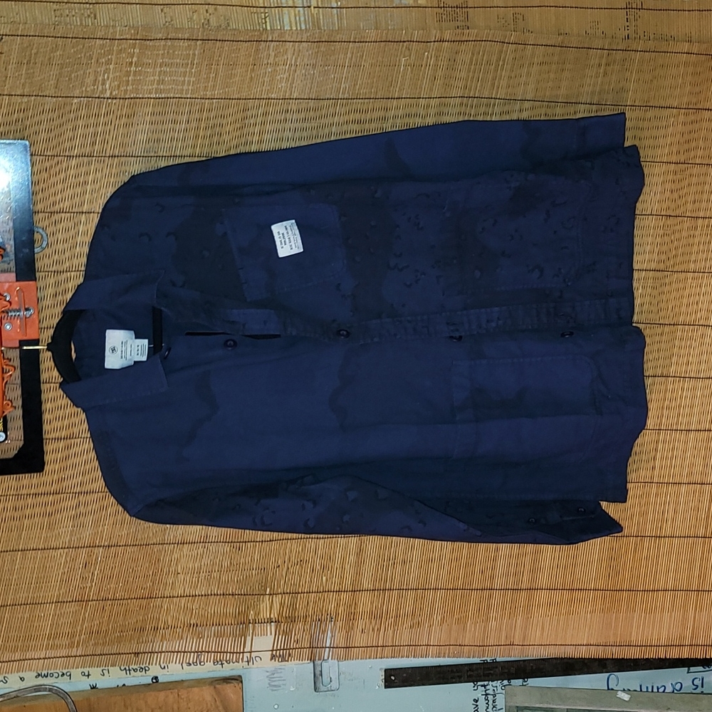 DEADSTOCK. DC shoes. Button up mechanic shirt. Men's size Medium.